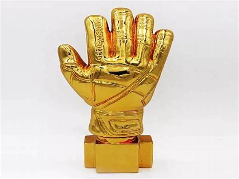 Hình ảnh giải thưởng găng tay vàng dành cho thủ môn xuất sắc nhất